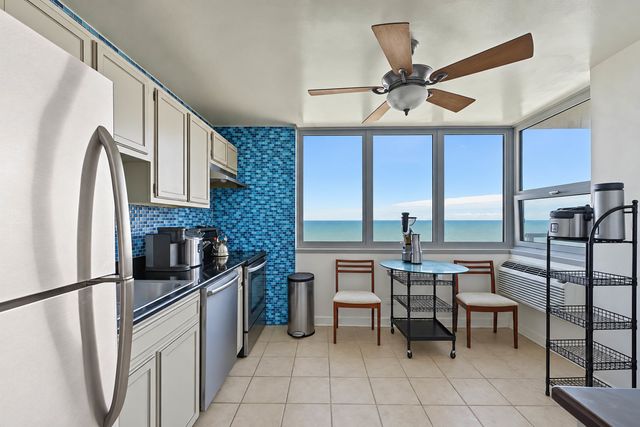 6145 N Sheridan Road 27C, Chicago, IL 60660