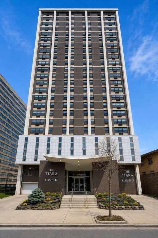 6145 N Sheridan Road 27C, Chicago, IL 60660