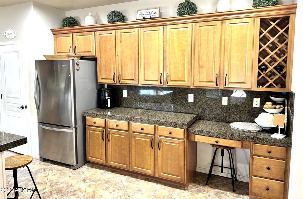 329 W CARIBBEAN Drive, Casa Grande, AZ 85122 — exterior