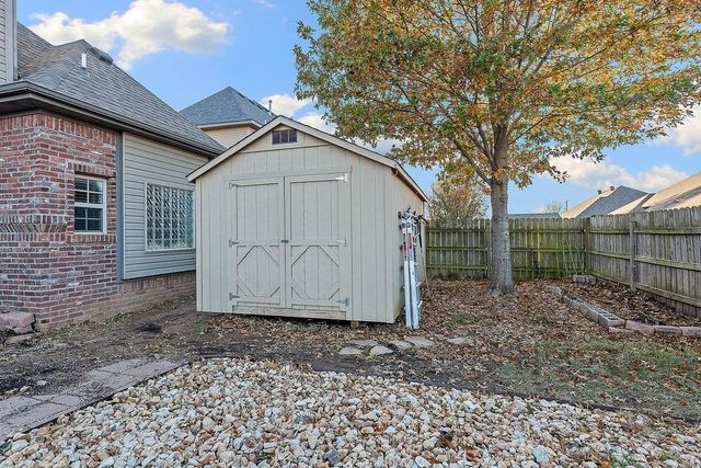4002 SW Town Vu Road, Bentonville, AR 72712