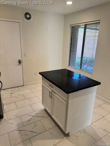 572 Tennyson, Rochester Hills, MI 48307