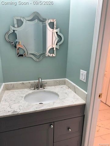 572 Tennyson, Rochester Hills, MI 48307