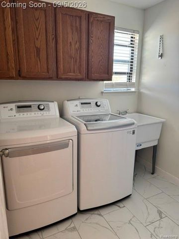 572 Tennyson, Rochester Hills, MI 48307