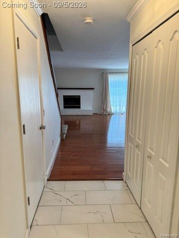 572 Tennyson, Rochester Hills, MI 48307