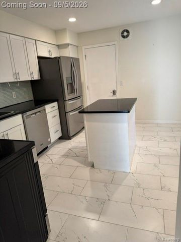 572 Tennyson, Rochester Hills, MI 48307