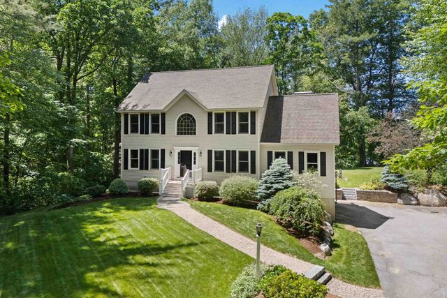 7 Premier Drive, Londonderry, NH 03053