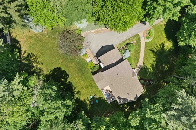 7 Premier Drive, Londonderry, NH 03053