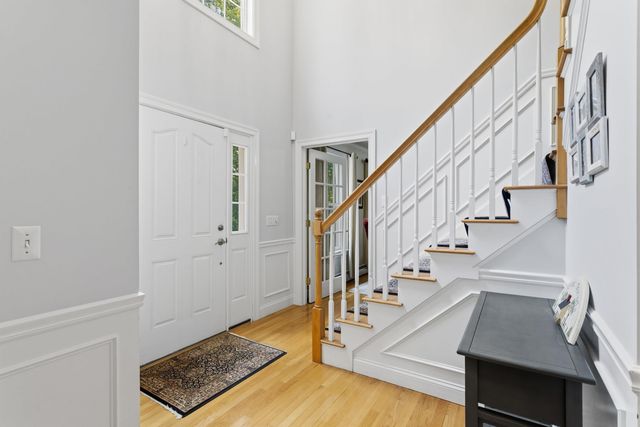 7 Premier Drive, Londonderry, NH 03053