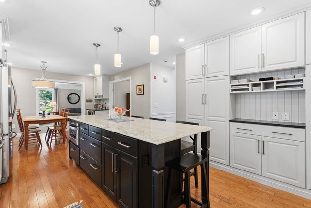 7 Premier Drive, Londonderry, NH 03053