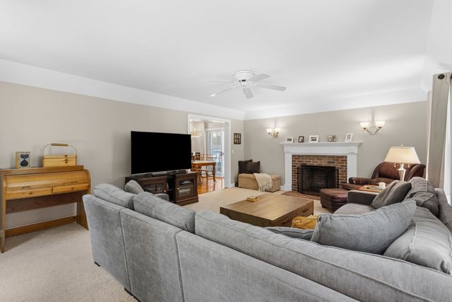 7 Premier Drive, Londonderry, NH 03053