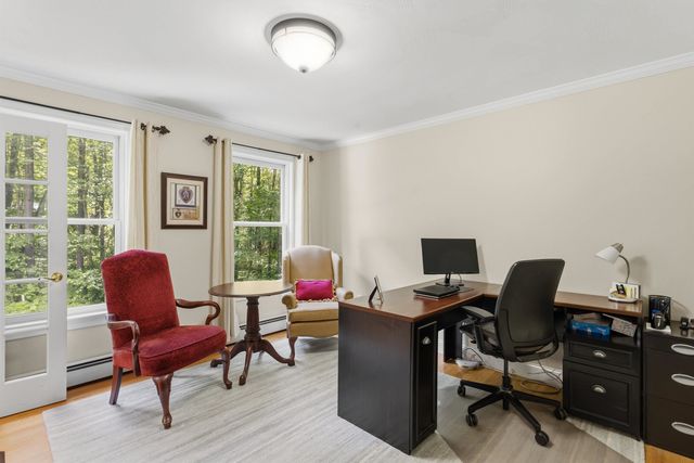 7 Premier Drive, Londonderry, NH 03053