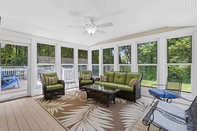 7 Premier Drive, Londonderry, NH 03053