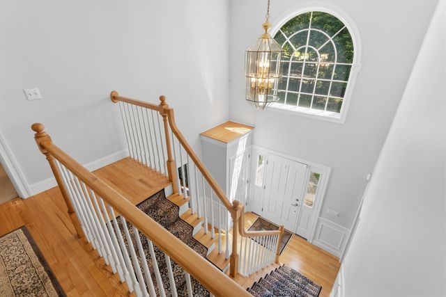 7 Premier Drive, Londonderry, NH 03053