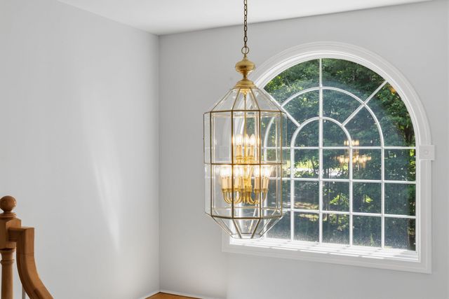 7 Premier Drive, Londonderry, NH 03053
