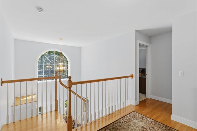 7 Premier Drive, Londonderry, NH 03053