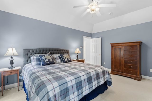 7 Premier Drive, Londonderry, NH 03053