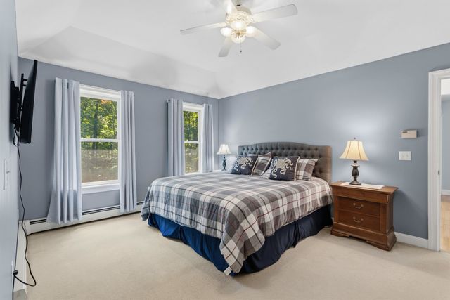 7 Premier Drive, Londonderry, NH 03053