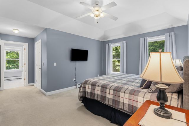 7 Premier Drive, Londonderry, NH 03053