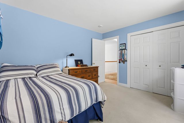 7 Premier Drive, Londonderry, NH 03053