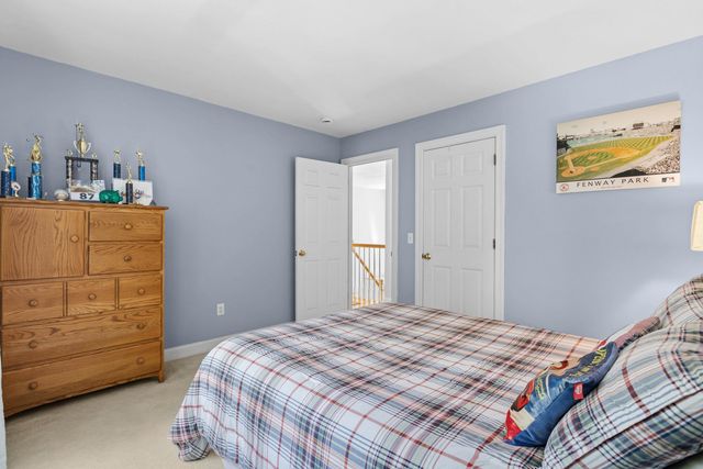 7 Premier Drive, Londonderry, NH 03053