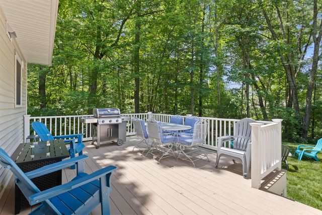 7 Premier Drive, Londonderry, NH 03053