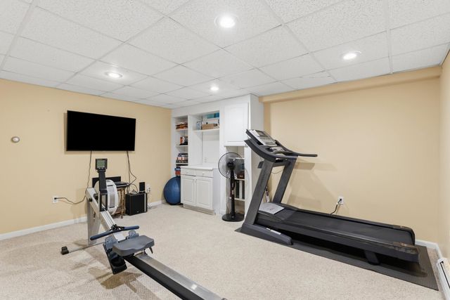7 Premier Drive, Londonderry, NH 03053