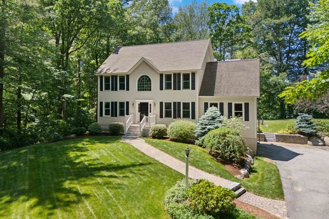 7 Premier Drive, Londonderry, NH 03053