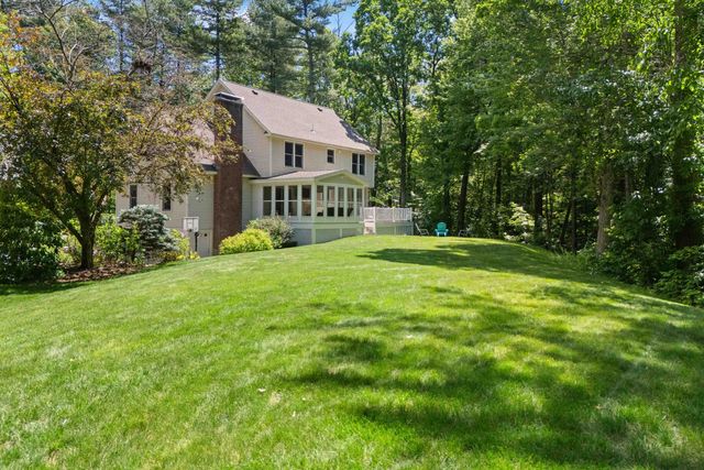 7 Premier Drive, Londonderry, NH 03053