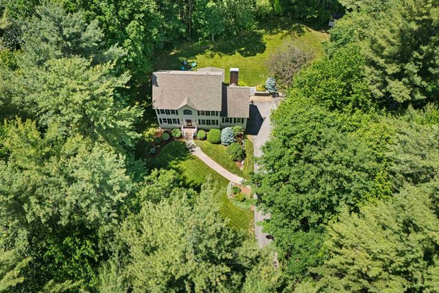 7 Premier Drive, Londonderry, NH 03053