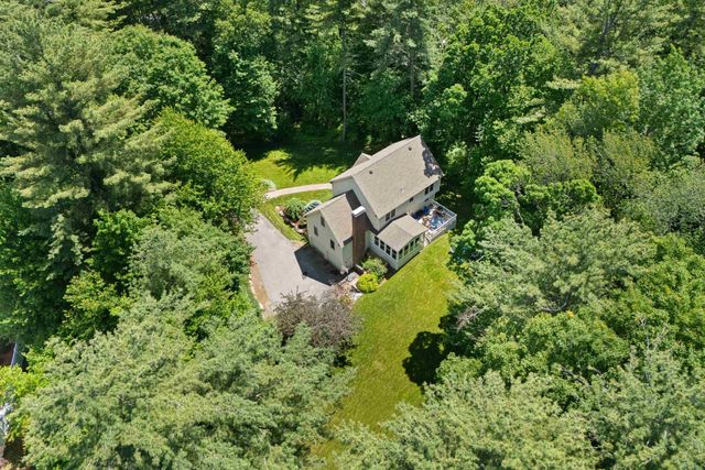 7 Premier Drive, Londonderry, NH 03053
