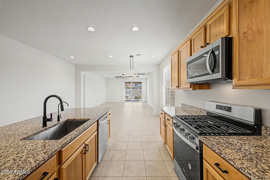 Image 16 of property listing at 8954 W SAN JUAN Avenue, Glendale, AZ 85305