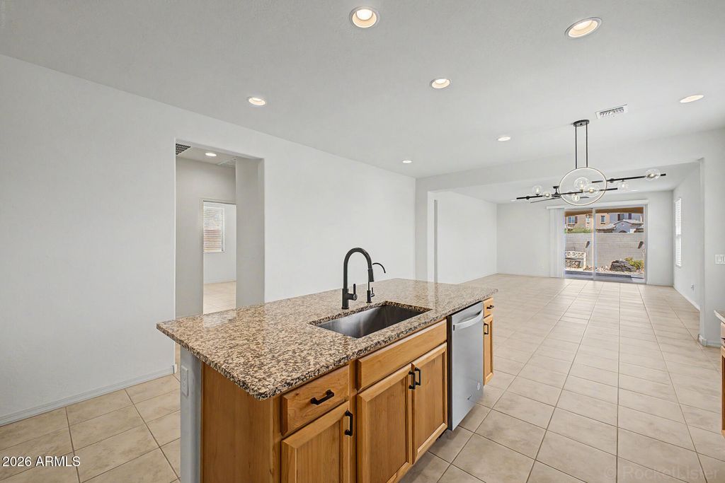 Image 17 of property listing at 8954 W SAN JUAN Avenue, Glendale, AZ 85305