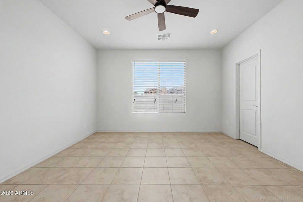 Image 21 of property listing at 8954 W SAN JUAN Avenue, Glendale, AZ 85305