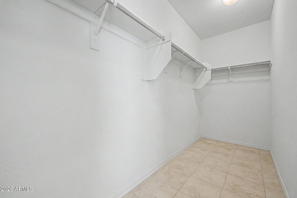 Image 26 of property listing at 8954 W SAN JUAN Avenue, Glendale, AZ 85305