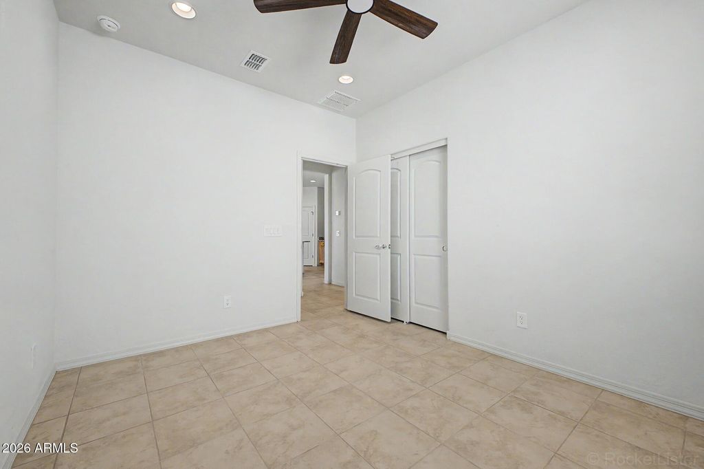 Image 28 of property listing at 8954 W SAN JUAN Avenue, Glendale, AZ 85305