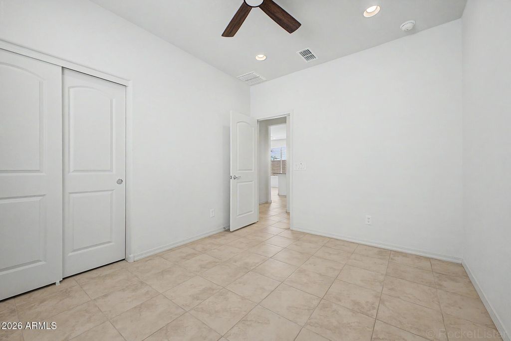 Image 30 of property listing at 8954 W SAN JUAN Avenue, Glendale, AZ 85305