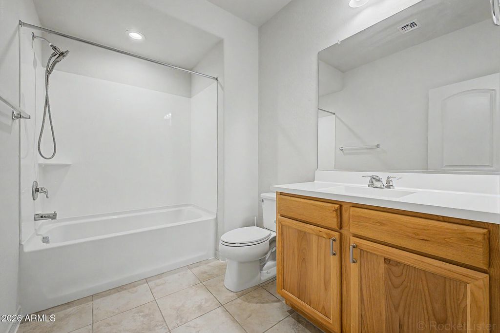 Image 31 of property listing at 8954 W SAN JUAN Avenue, Glendale, AZ 85305
