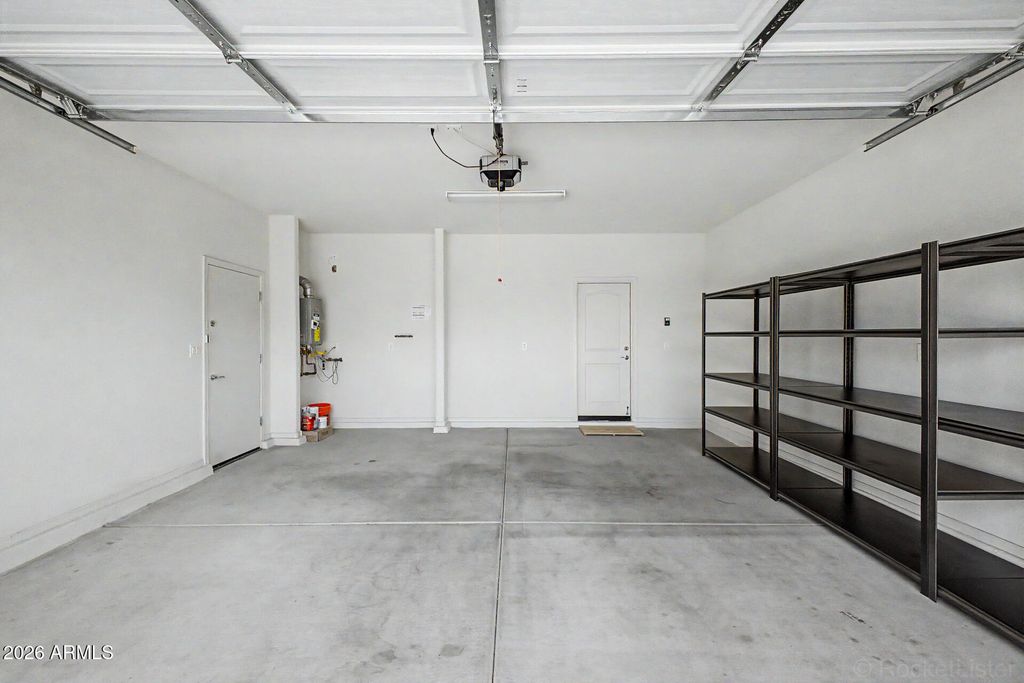 Image 33 of property listing at 8954 W SAN JUAN Avenue, Glendale, AZ 85305