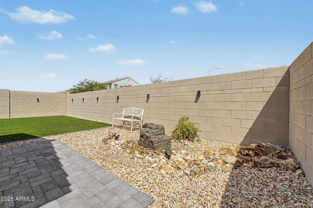 Image 34 of property listing at 8954 W SAN JUAN Avenue, Glendale, AZ 85305