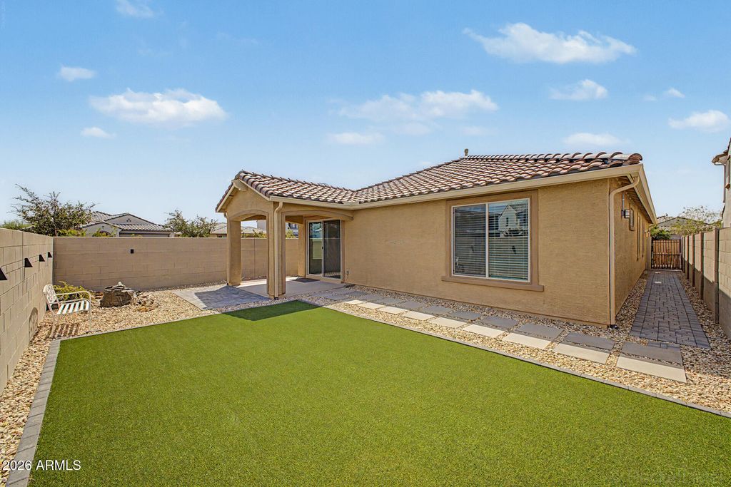 Image 36 of property listing at 8954 W SAN JUAN Avenue, Glendale, AZ 85305