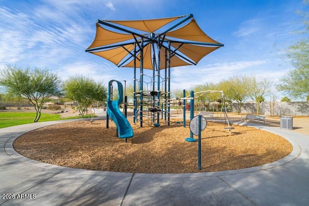 Image 43 of property listing at 8954 W SAN JUAN Avenue, Glendale, AZ 85305