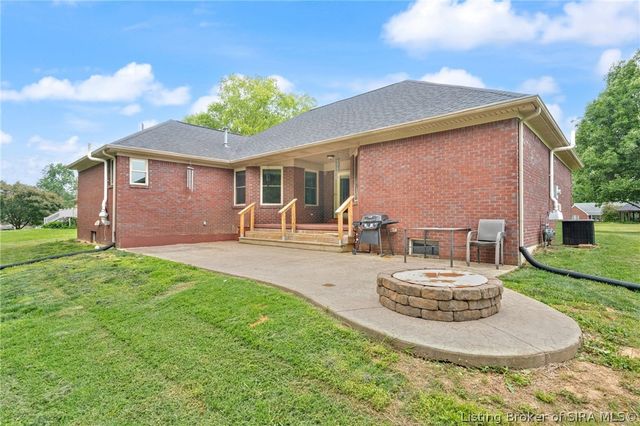 2490 W Haven Drive NW, Corydon, IN 47112