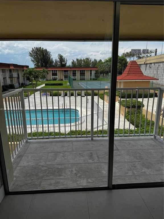 5401 SW 77th Ct 206E, Miami, FL 33155