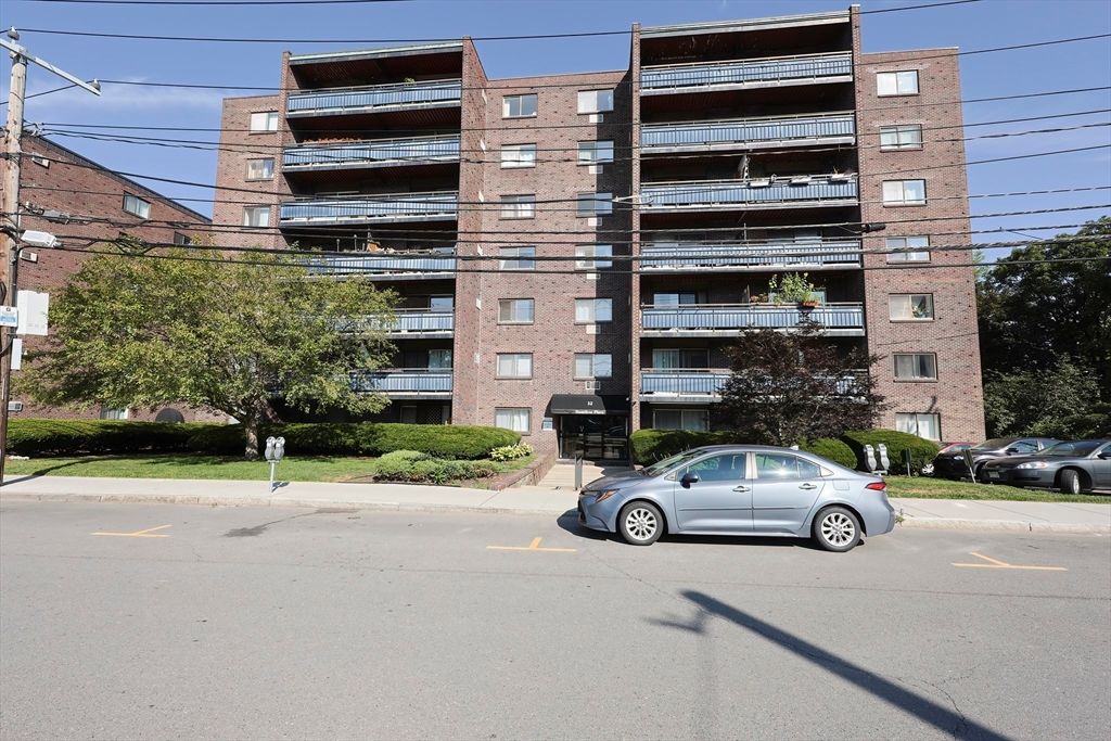 32 Whites Ave E221, Watertown, MA 02472