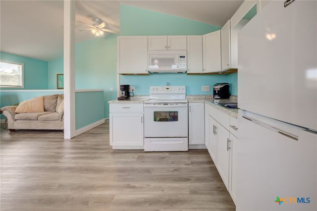 1657 Blueridge Drive, Canyon Lake, TX 78133