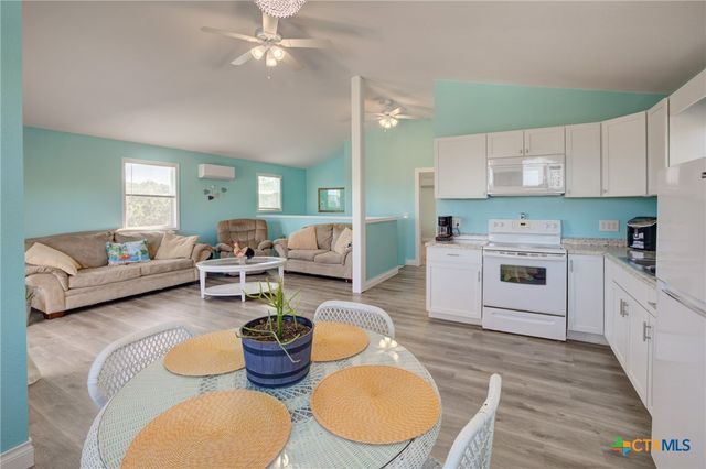 1657 Blueridge Drive, Canyon Lake, TX 78133