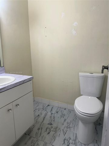 18101 NW 68th Ave B201, Hialeah, FL 33015