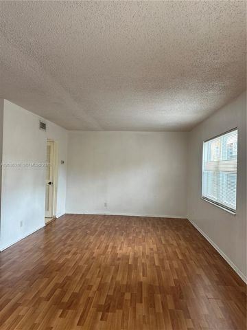18101 NW 68th Ave B201, Hialeah, FL 33015