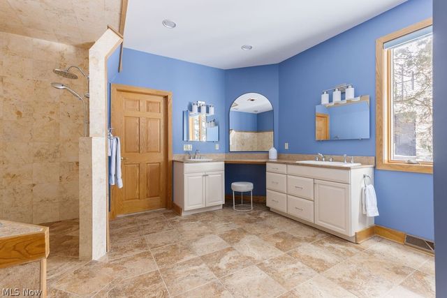 10710 Edgewater Drive, Cleveland, OH 44102