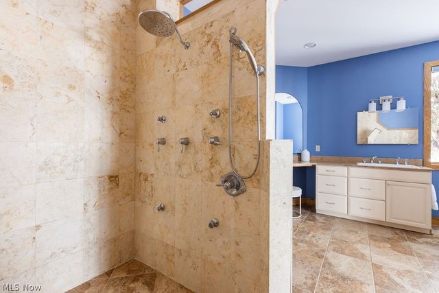 10710 Edgewater Drive, Cleveland, OH 44102